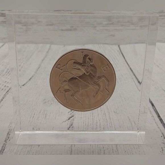 Zodiac Coin Medal Aries Gold-Bronze Lucite Paperweight Vintage Franklin Mint - Picture 5 of 14